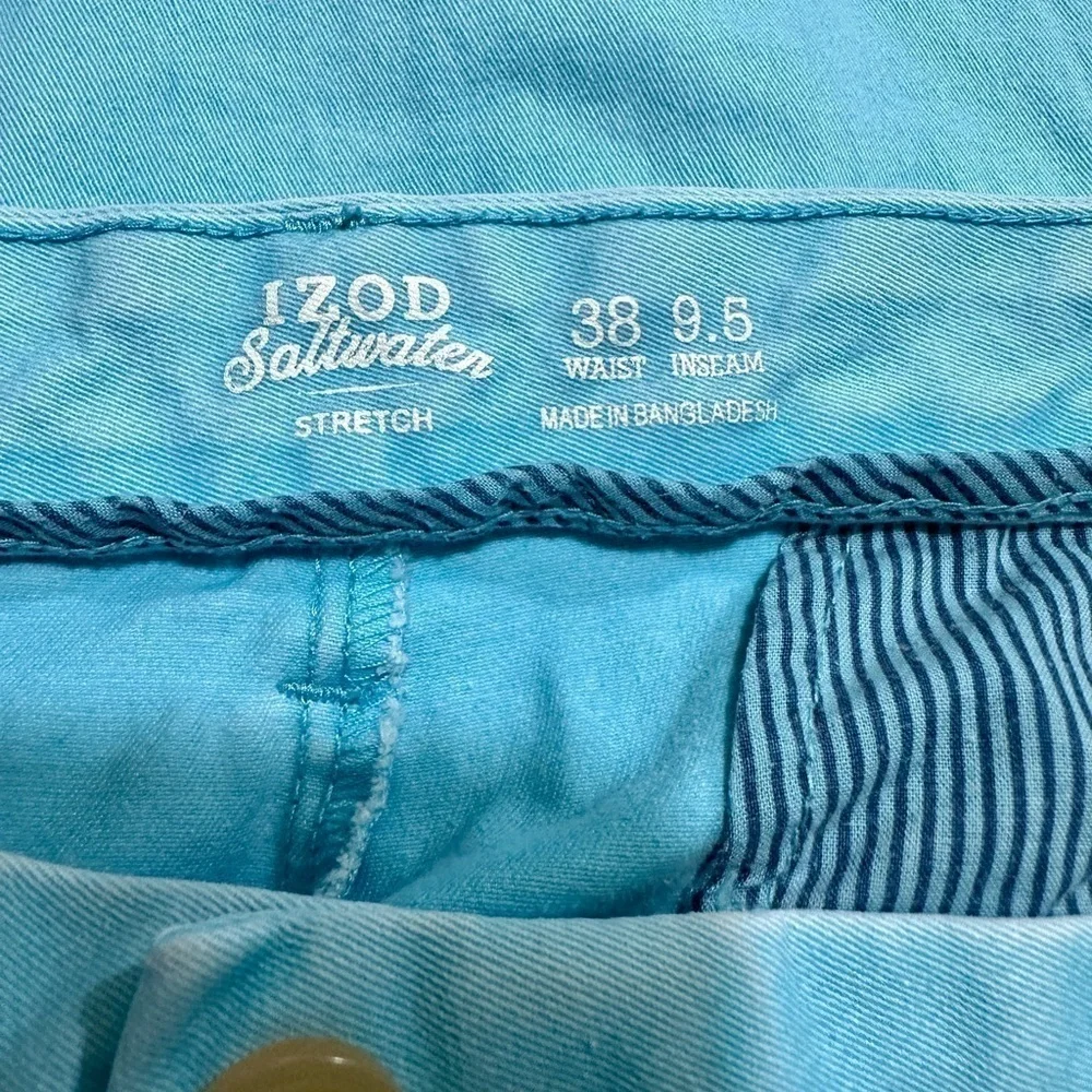 IZOD SALTWATER, MENS STRETCH CHINO SHORTS. TURQUOISE COLOR. SIZE 38